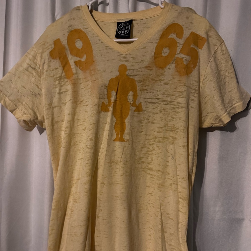 Gold’s Gym V-Neck Medium